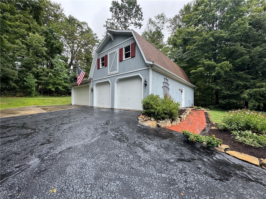 Chesterland, Ohio 44026, United States, 4 Bedrooms Bedrooms, ,3 BathroomsBathrooms,Residential,Active,195244