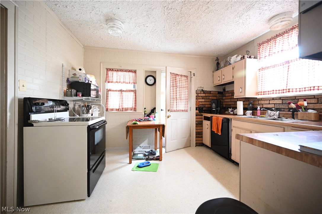 J M Bergolds 01 Add/Redurban - Residential