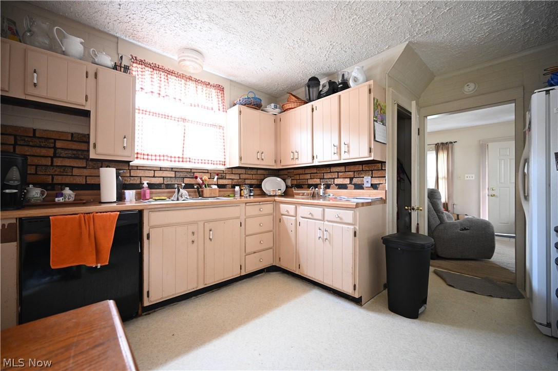 J M Bergolds 01 Add/Redurban - Residential