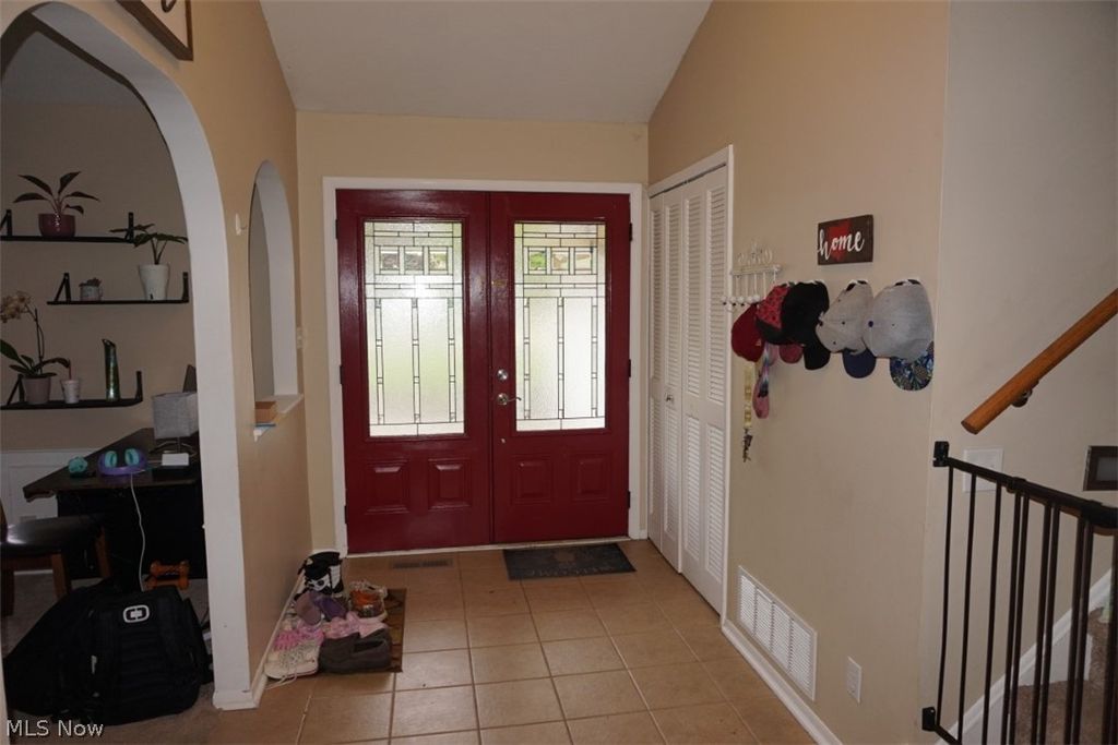 Photo of 28096 Edgepark Drive, North Olmsted, OH 44070 (MLS # 5205263)