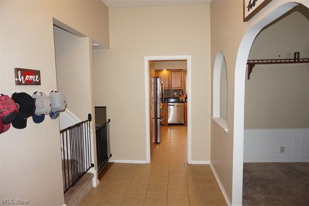 Photo of 28096 Edgepark Drive, North Olmsted, OH 44070 (MLS # 5205263)