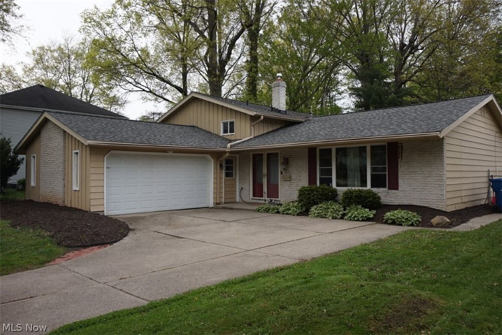 Photo of 28096 Edgepark Drive, North Olmsted, OH 44070 (MLS # 5205263)