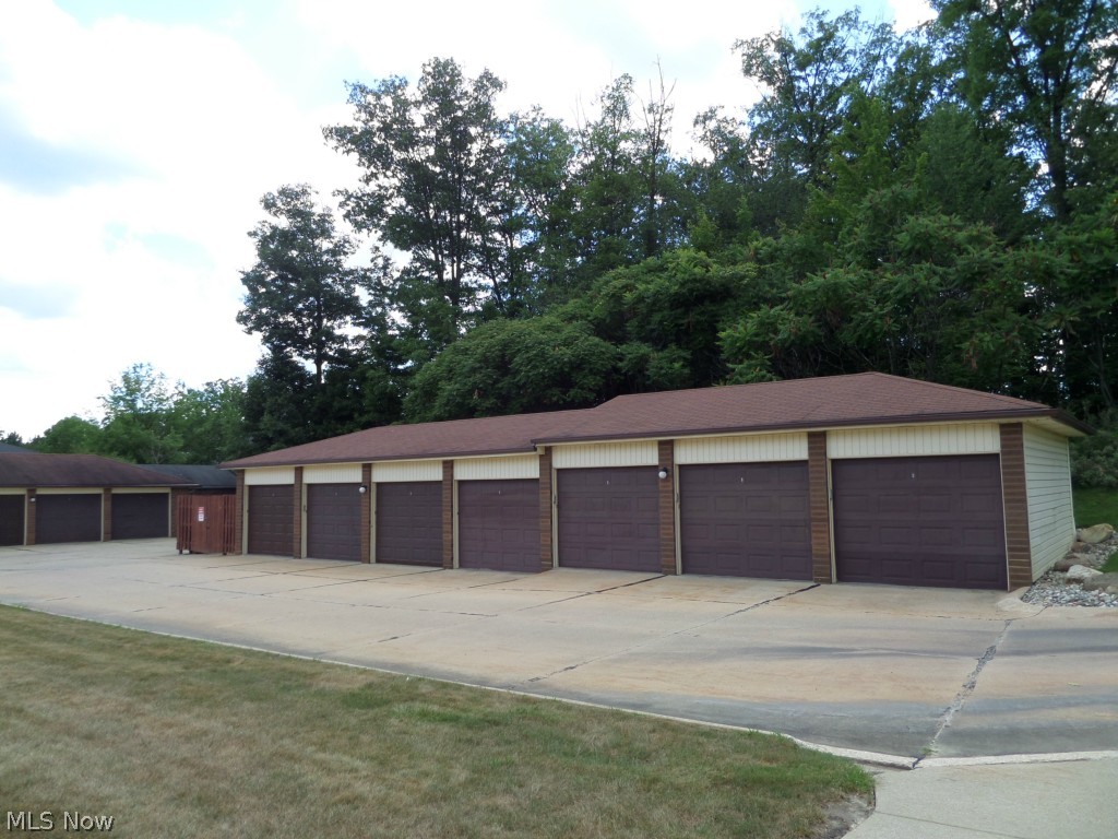 Courts Country Lakes Condo - Residential
