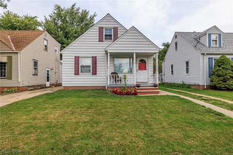 Homes For Sale - 18404 Homeway Road<br/> Cleveland, OH 44135