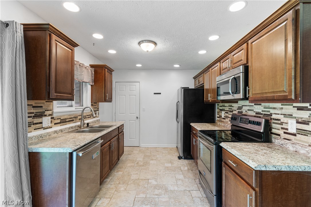 J & R Bldg Co - Residential