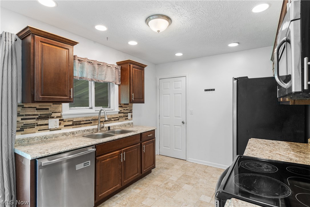 J & R Bldg Co - Residential