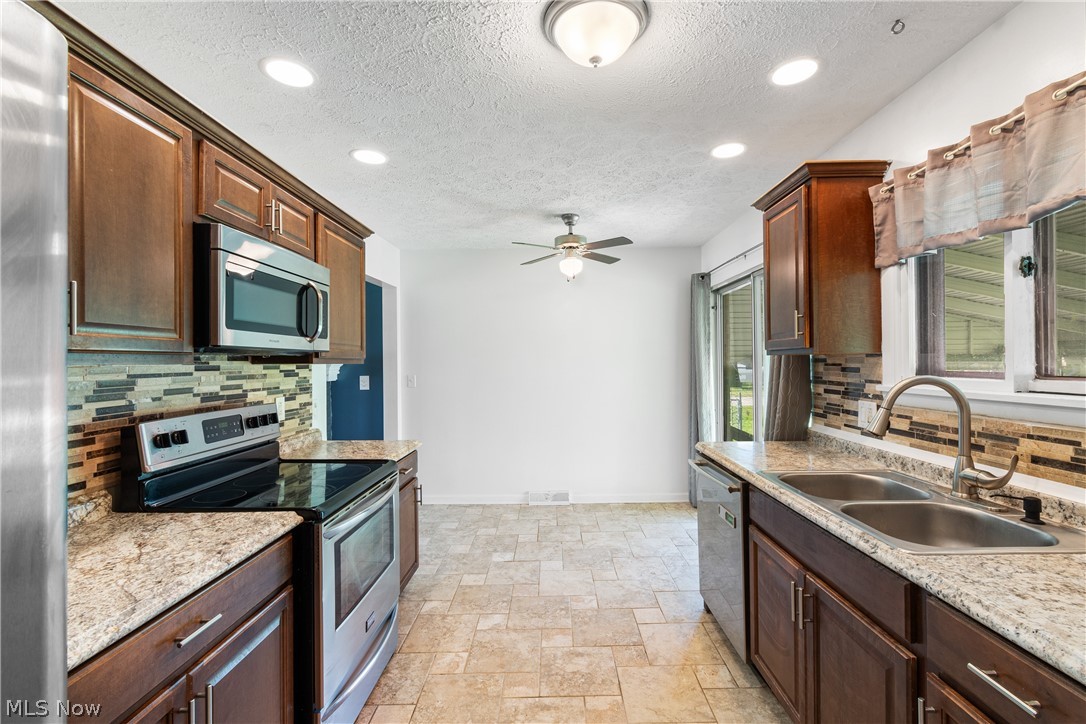 J & R Bldg Co - Residential