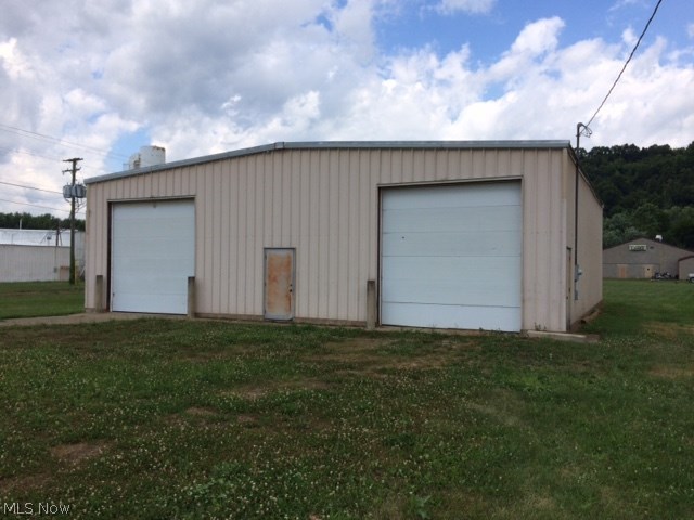 50 x 50 All metal building on an acre of ground with easy access.