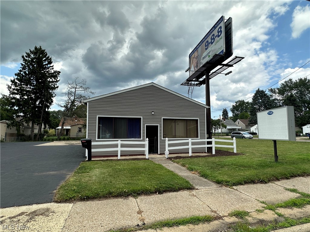 A wonderful opportunity to lease affordable office space for your business. ONLY $11 per sq ft. This 1500 sq ft building is move in ready. There is ample parking, a high traffic count for maximum sign exposure. The building is already built out with 2 bathrooms, conference rooms, offices, etc. There are also 2 entry doors.
