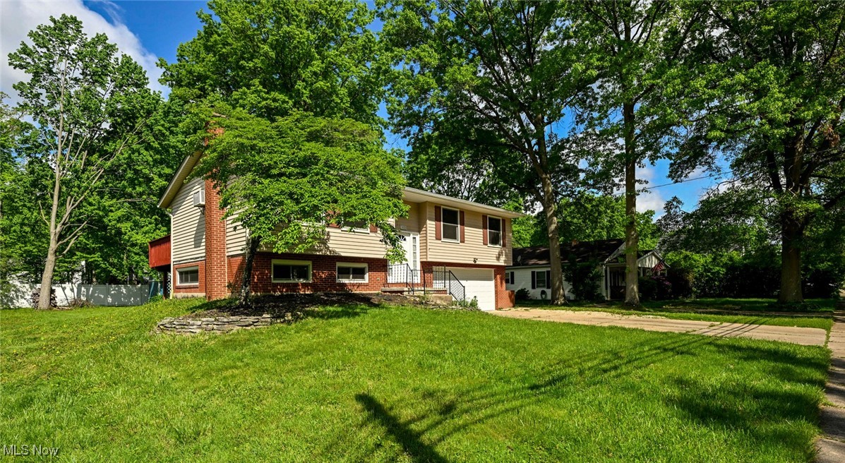 3428 Hiwood Avenue, Stow, Ohio image 2