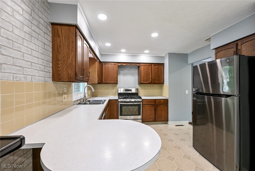 3428 Hiwood Avenue, Stow, Ohio image 22