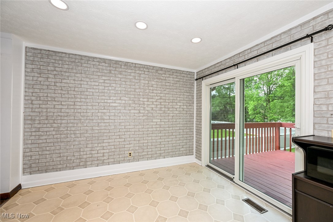 3428 Hiwood Avenue, Stow, Ohio image 24