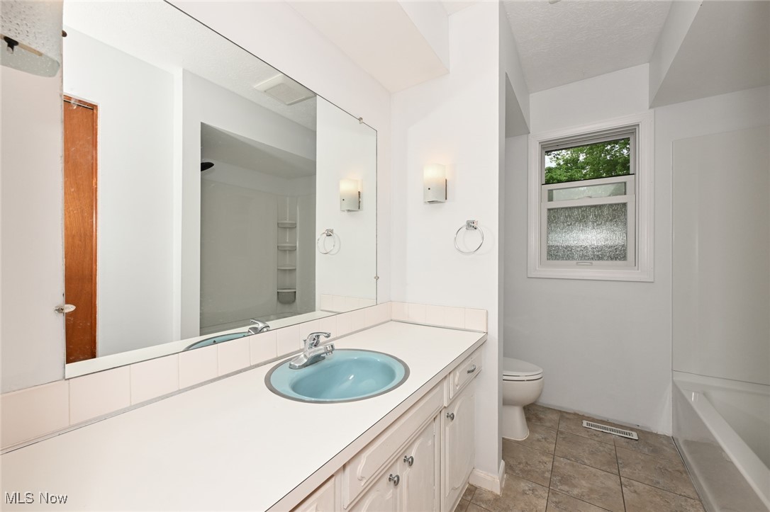 3428 Hiwood Avenue, Stow, Ohio image 27
