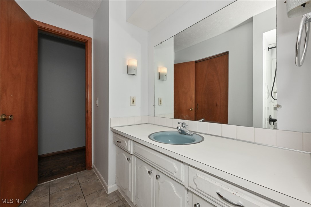 3428 Hiwood Avenue, Stow, Ohio image 30