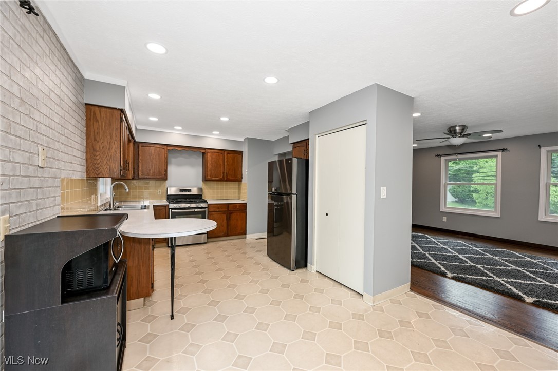 3428 Hiwood Avenue, Stow, Ohio image 21