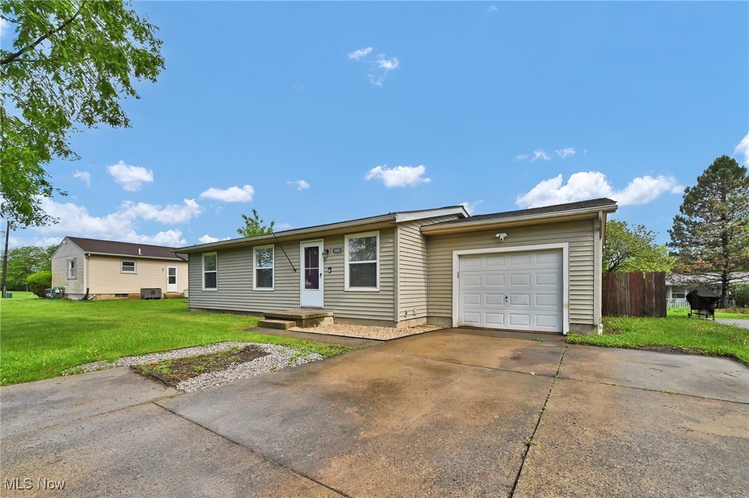 949 Dawn Court, Medina, Ohio image 3