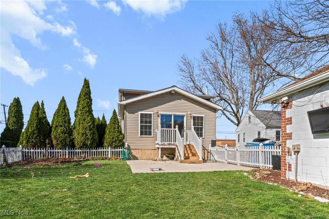 215 N Ridge Road, Lorain, Ohio image 30
