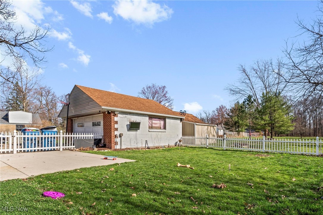 215 N Ridge Road, Lorain, Ohio image 32
