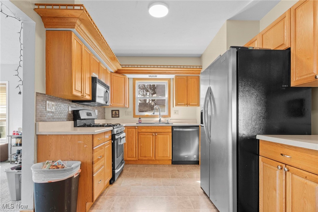 215 N Ridge Road, Lorain, Ohio image 20