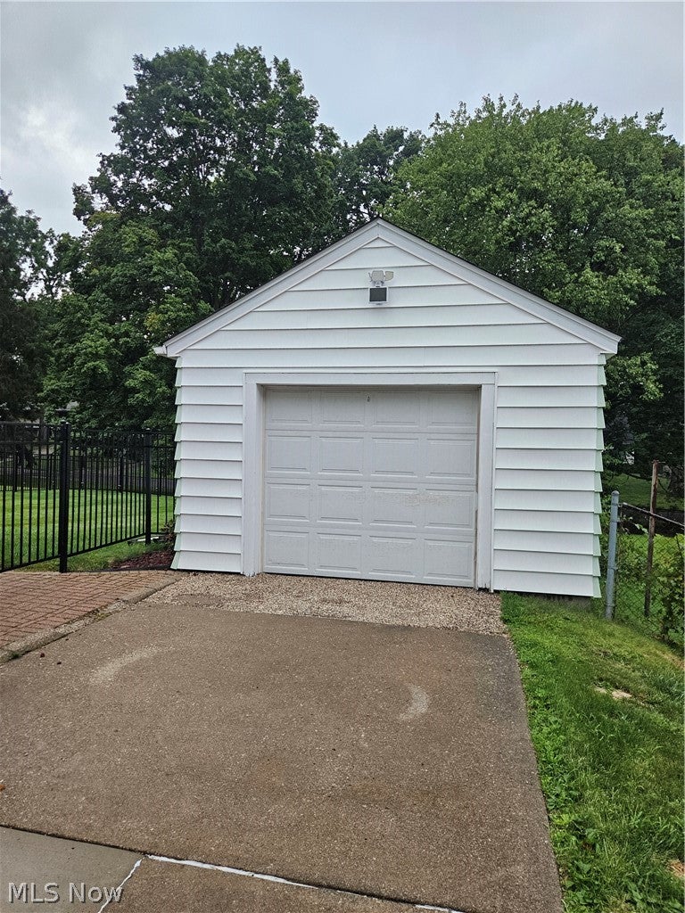 2402 Edgewater Drive