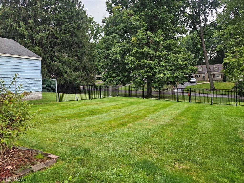 2402 Edgewater Drive