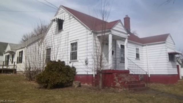 Cape Cod with 2 bedrooms on the first floor and 1 on the second. Updated bath, back deck. 1 Car garage on a corner lot. This is a Fannie Mae Property. The seller requests all offers to be submitted through HomePath website. It is strongly encouraged that an offer include proof of funds (if cash) or pre-approval (if financing) and is a requirement for the seller's final acceptance. 20 First Look Period. Ask agent about closing costs.