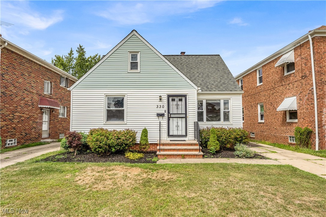 330 E 200th St, Euclid - Spacious 3-bed 1-bath single-family home! //
$ 1315 rent / $ 1315 deposit //
$55 application fee per adult //
1-2 pets OK in this unit. After application pre-approval, a PetScreening is required for any animals to proceed with one of our properties; a PetScreening affidavit is still required if you have no pets. (Some breed restrictions apply per HUD guidelines). //
NO SMOKING //
1 time $169 non-refundable set up fee paid at lease signing //
$35/month required resident benefit package; can include personal property/liability insurance for an additional $10/month for $45/month total. //
After application Pre-Approval 1 applicant per household application is required to fill out a PetScreening application, before being about to proceed with placing a Reservation Fee for one of our properties. You will receive a pre-approval for your application and in order to proceed, the PetScreening is required. Even if you have NO pets - this application must be filled out. One time, non-refundable pet fee of $250-600 per animal applies to all pets & must be paid before or when you pay your first month rent. (No fee for qualified assistance animals). //
Our application is processed through secure site: Findigs, and they require ID and income verification. Without this, your application will not be processed. They offer 24/7 chat support on their application directly if you have any questions. //
BEDROOMS:3 //
BATHROOMS:1 //
APPLIANCES PROVIDED: Fridge, stove, and microwave //
UTILITIES / RESIDENT RESPONSIBILITY: Residents are responsible for all utilities including: water/sewer/trash, gas & electric and are responsible to maintain lawn care maintenance & snow removal. //
Serious inquiries only.