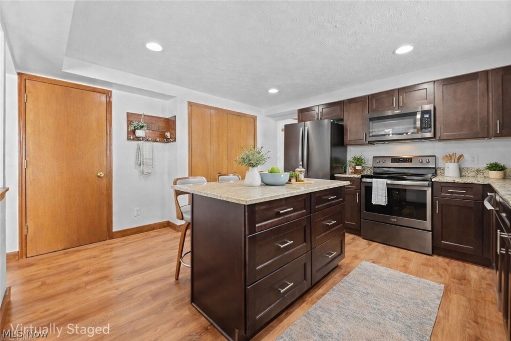 Photo of 13943 Walking Stick Way, Strongsville, OH 44136 (MLS # 5186279)