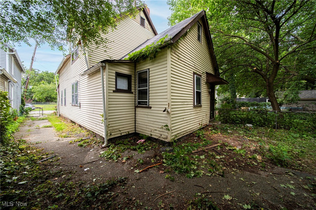 991 Ida Avenue