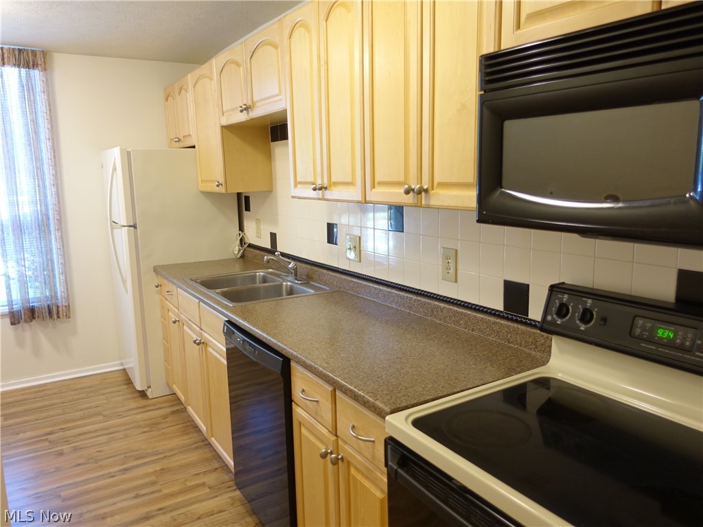 Silver Lake Towers - Residential