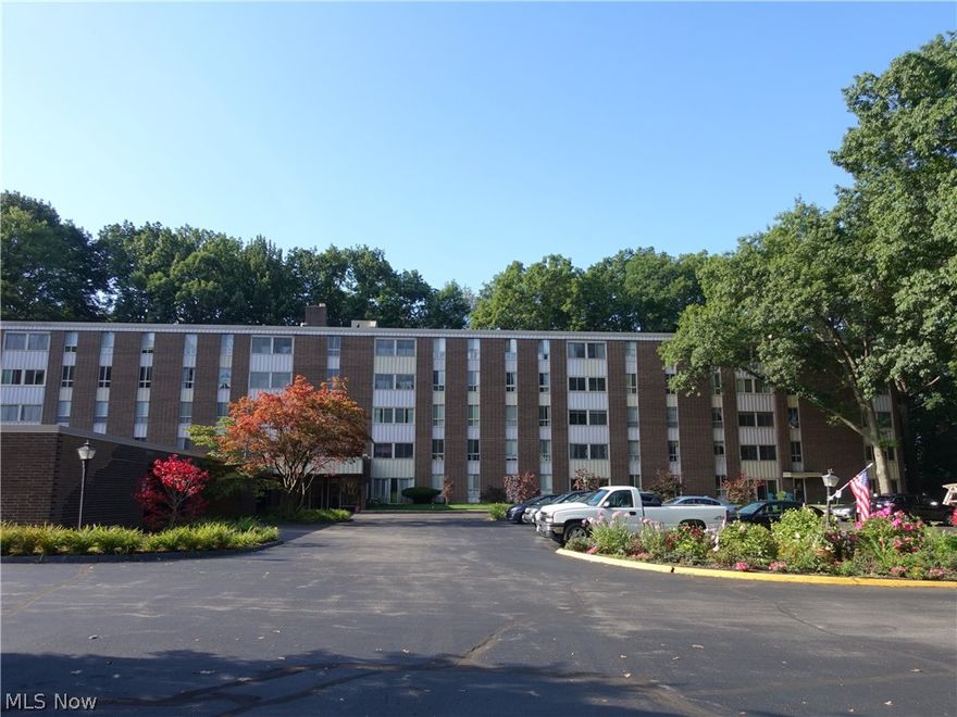 Very nice 1st floor walkout at desirable Silver Lake Towers!  Spacious dining and living room combination with sliders to the 3 season room.  Enjoy the walkout to your private patio.  Updated eat-in kitchen offers maple cabinets, newer counter and laminate flooring.  Bedroom is good size with 2 closets.  Newer bath vanity.  Nothing to do but move in and enjoy.

Garage space #115.  Convenient storage room on the same floor - #42.  

Seller to replace electrical panel.