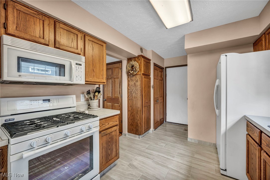 5921 Eastview Avenue, North Ridgeville, Ohio image 12