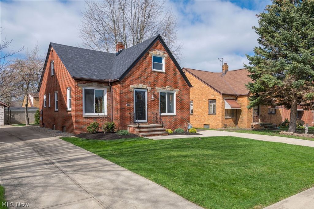 Photo of 6392 Doncaster Avenue, Parma, OH 44129 (MLS # 5199571)