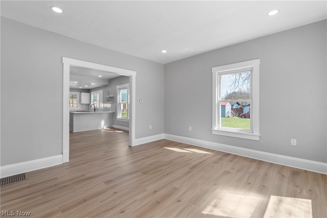 Village/Navarre - Residential