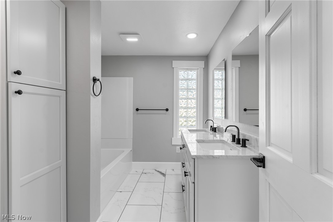 Village/Navarre - Residential