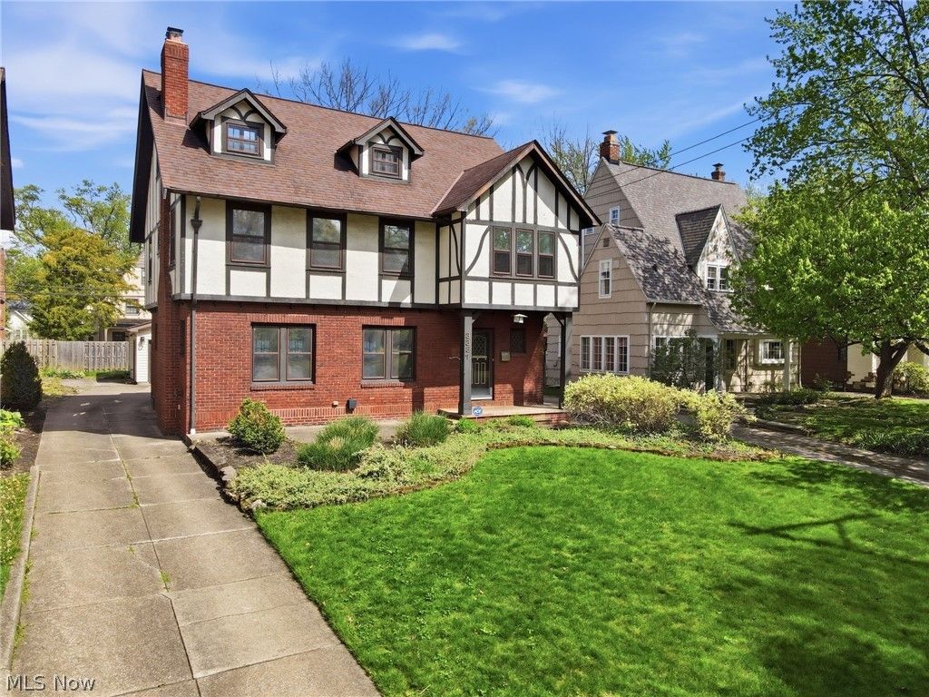 Photo of 3331 Kenmore Road, Shaker Heights, OH 44122 (MLS # 5204389)