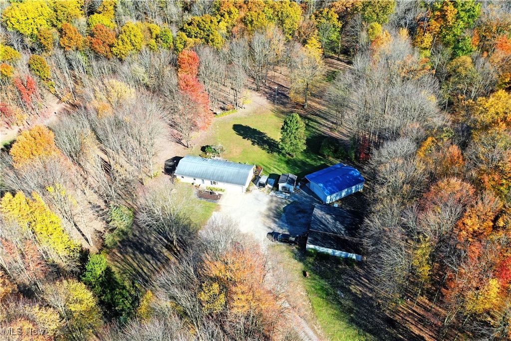 Photo of 5626 Stoddard Hayes Road, Farmdale, OH 44417 (MLS # 5168332)