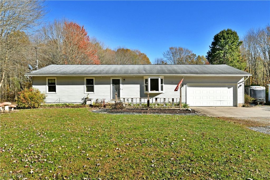 Photo of 5626 Stoddard Hayes Road, Farmdale, OH 44417 (MLS # 5168332)