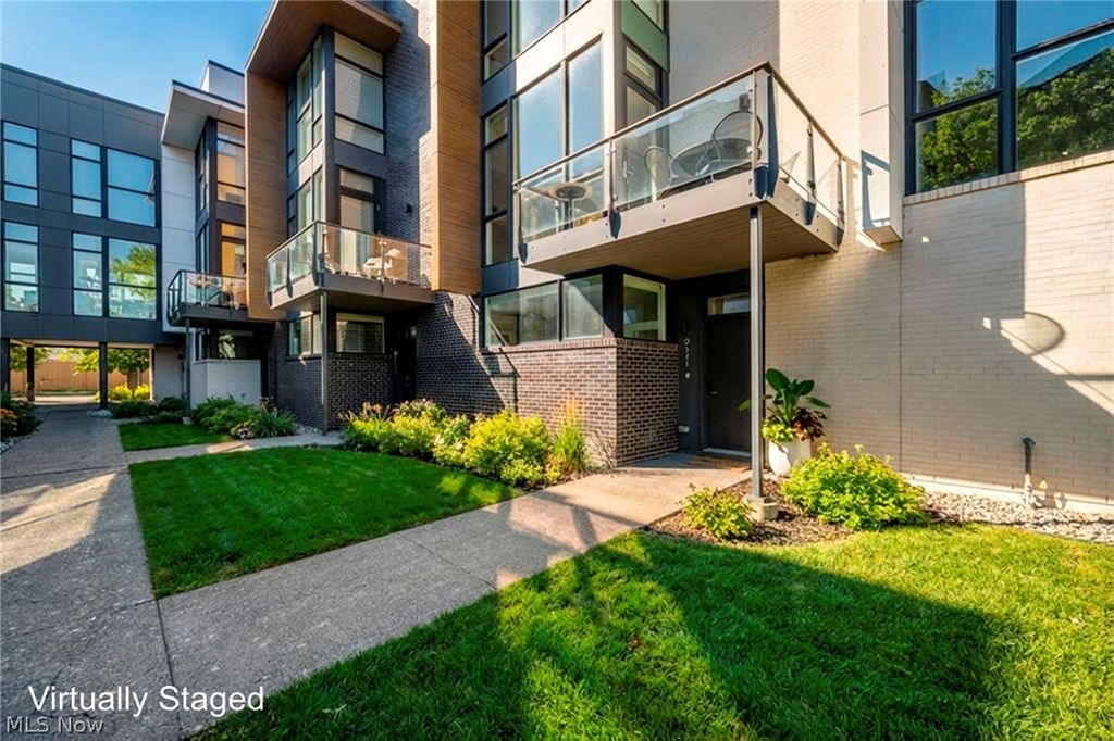 Photo of 9541 Lake Avenue, Cleveland, OH 44102 (MLS # 5190115)