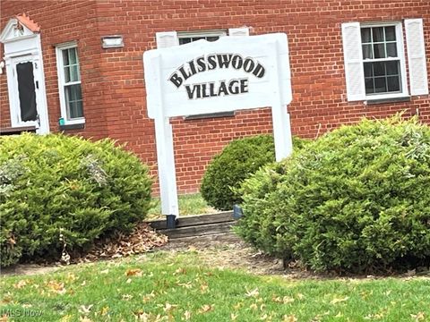 Condo For Sale - 22751 Fox Avenue<br/> Euclid, OH 44123