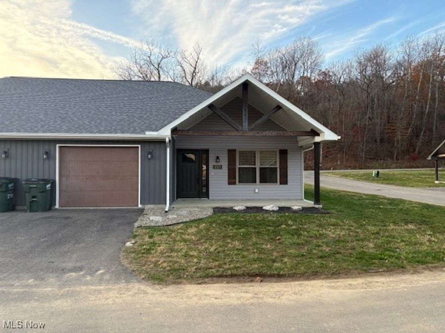 Welcome to the Brickyard Estates! Peaceful country-side living. These condos has an open concept with vaulted ceilings, along with Amish carpentry kitchen cabinets and finishes throughout. New stainless steel appliances including dishwasher, microwave, stove, refrigerator and washer/dryer are also furnished. These beautiful 2 bedroom, 2 bathroom condos are all on one level. set in-between New Towne Mall (5 miles north) and the Claymont shopping plaza (3 miles south) there is convenient shopping nearby. The local police and fire station are just down the street for any emergencies. At only $1,550/month don't miss out on this opportunity. Schedule a showing today.