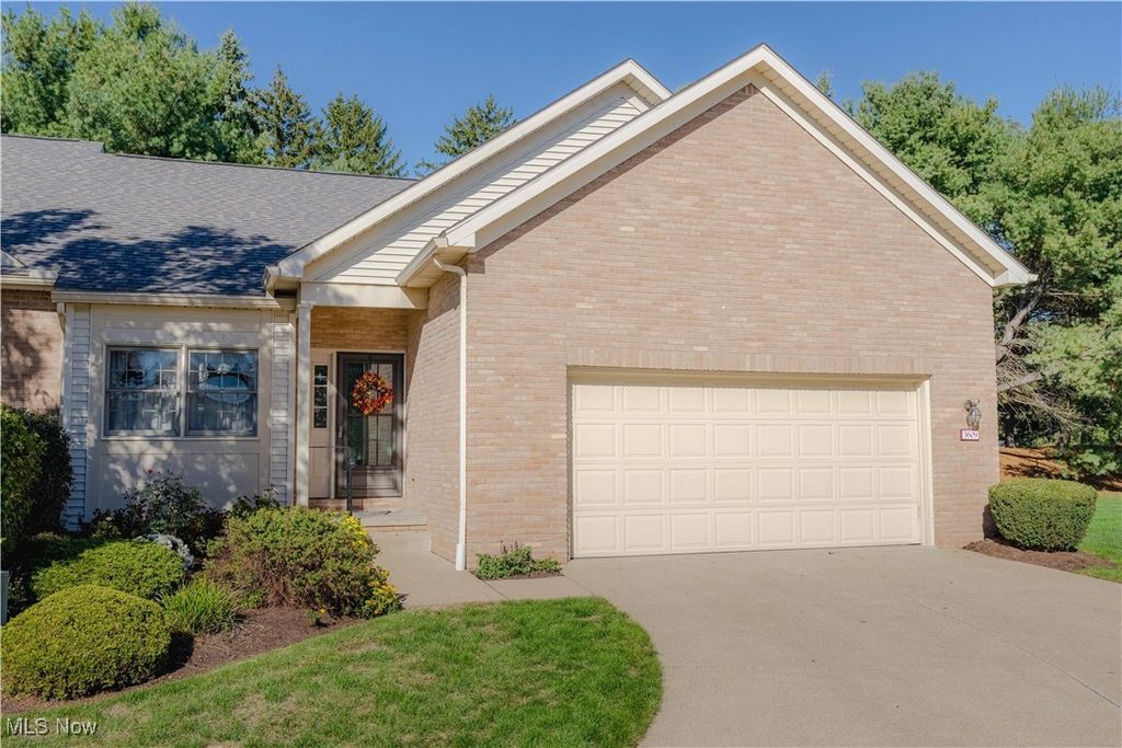Photo of 3609 Glenshire Circle #55B, Uniontown, OH 44685 (MLS # 5165493)