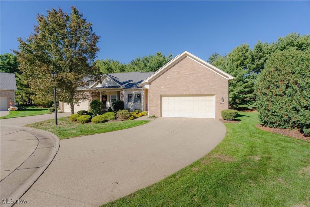 Photo of 3609 Glenshire Circle #55B, Uniontown, OH 44685 (MLS # 5165493)