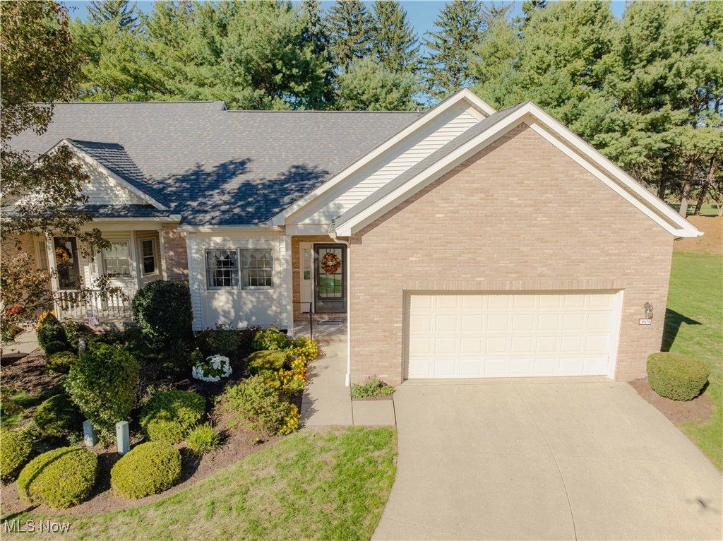 Photo of 3609 Glenshire Circle #55B, Uniontown, OH 44685 (MLS # 5165493)