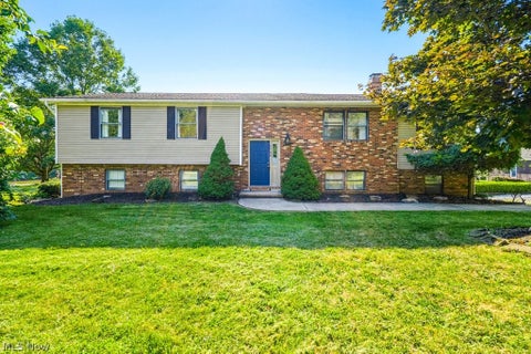 Homes For Sale - 2190 Waterbury Drive<br/> Summit County, Uniontown, OH 44685