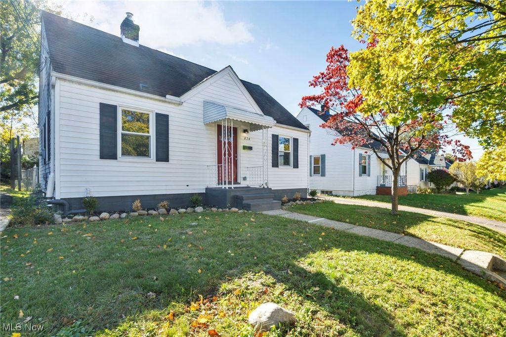 Photo of 824 Austin Avenue, Akron, OH 44306 (MLS # 5168413)