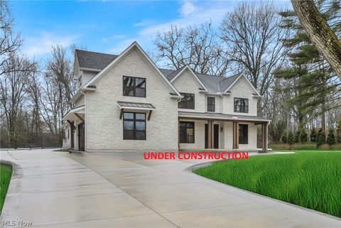 690 Club Drive W Aurora OH 44202