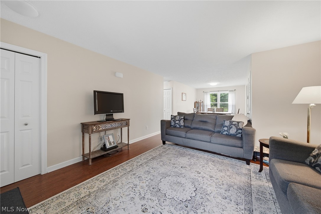 11318-11320 Mantua Center Road