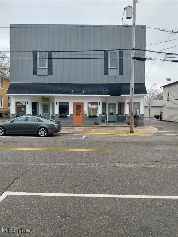 Looking for office space away from your home office, or just looking for space in a quiet office setting, look no further. There are 3 cubicle spaces available for rent. Free wifi. make your space your own, environment very conducive for work. Right in the heart of downtown, close to the lake. To apply go to the rental link below. https://forms.gle/fS1KGFohWLRtt3BRA
Showing is by appointment only