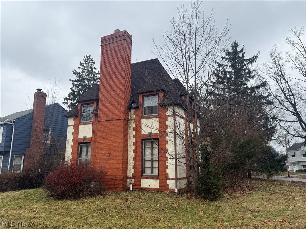 Photo of 16321 Stockbridge Avenue, Cleveland, OH 44128 (MLS # 5204026)
